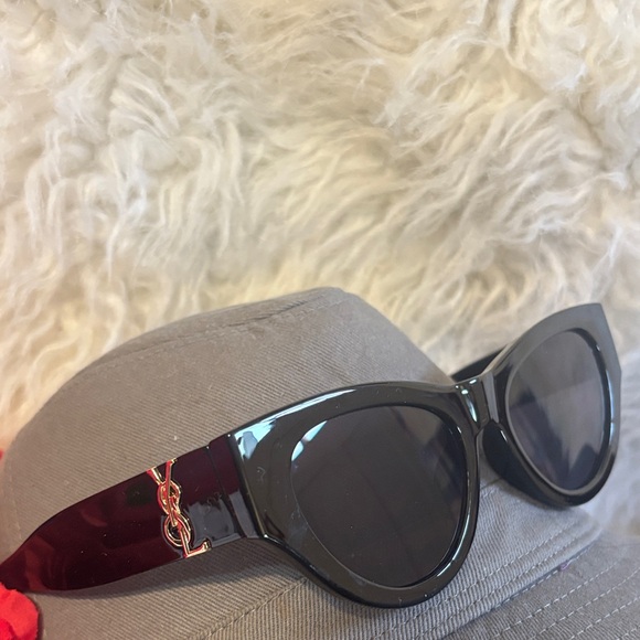 Elegant Black and Burgundy Sunglasses main image 9